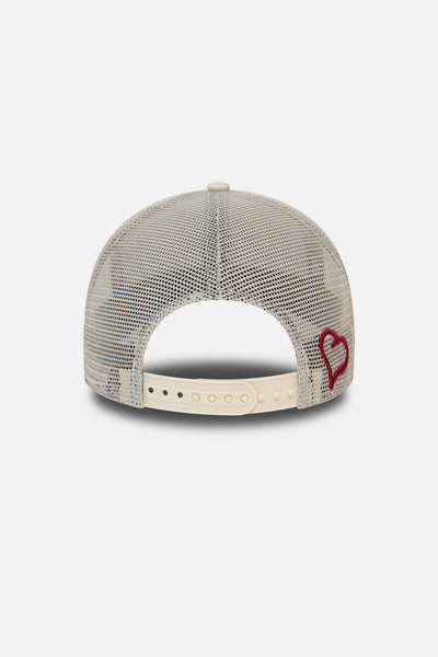 New Era mesh trucker ecru and red